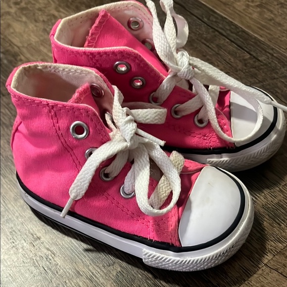 Toddler Pink High-Top converse - Picture 1 of 2